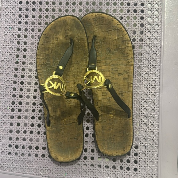 Michael Kors Black thong sandal with gold embellishment - Picture 1 of 2